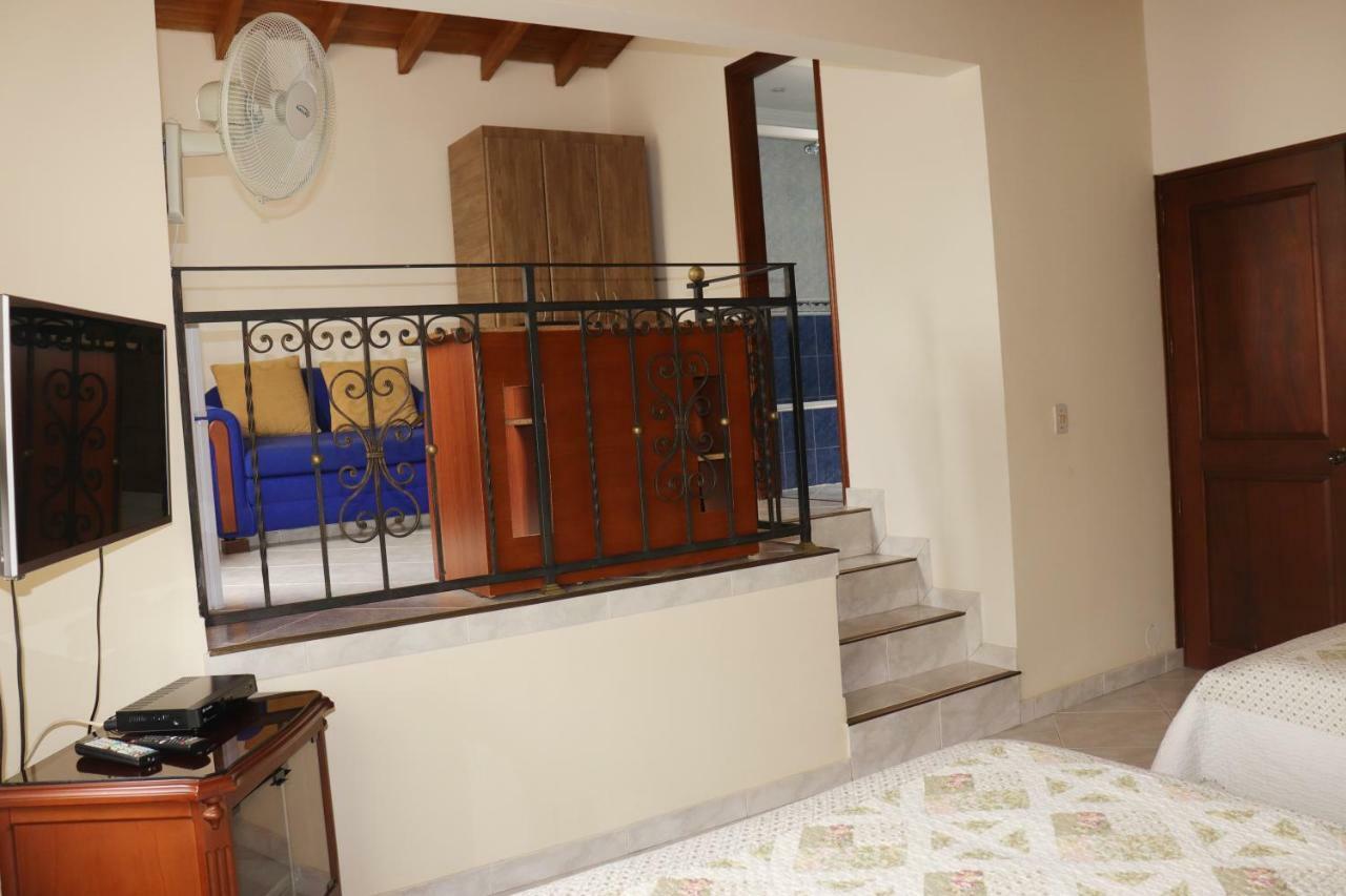 Mayorca Homestay Медельїн Екстер'єр фото